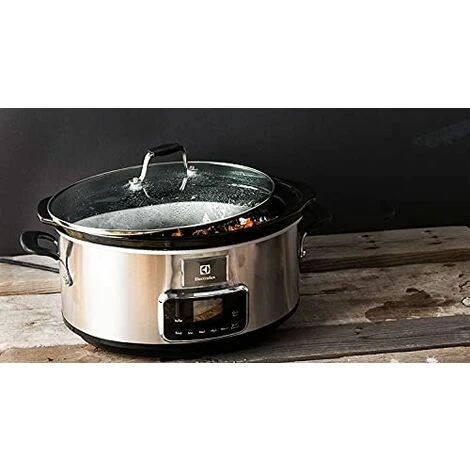 Electrolux ESC7400 Slow Cooker - Pentola Elettrica In Acciaio Inox Per Cottura Lenta Con 6 Programmi Predefiniti, 235 W, 6.6 Lt 3 Electrolux ESC7400 Slow Cooker - Pentola Elettrica In Acciaio Inox Per Cottura Lenta Con 6 Programmi Predefiniti, 235 W, 6.6 Lt - immagine 3